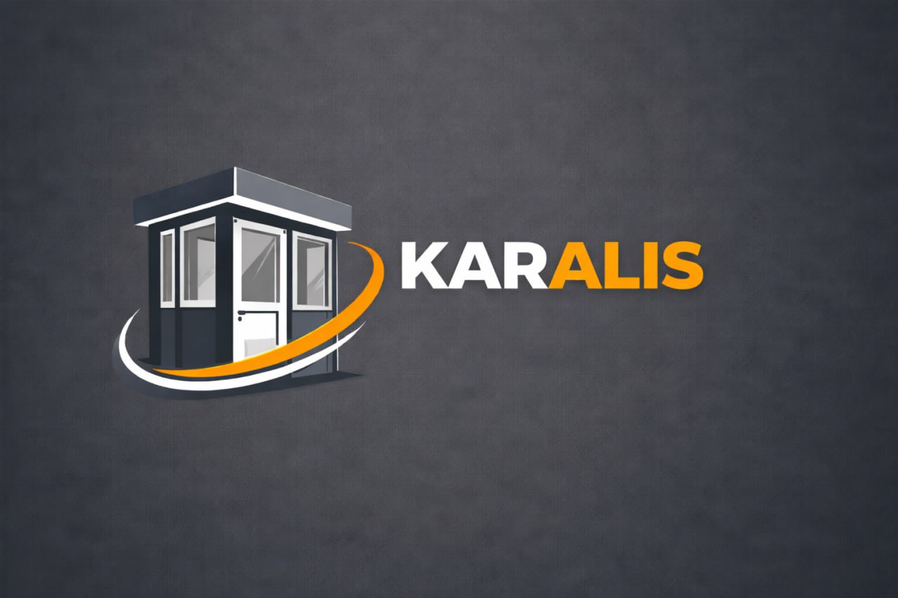 Назва сайту KARALIS, біля модульної конструкції