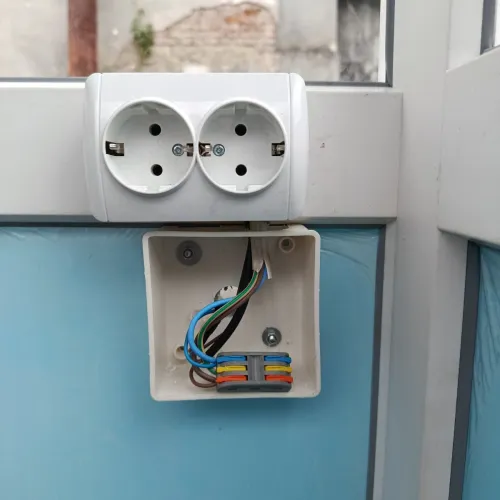 Розетки в пості охорони
