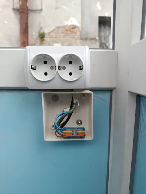 Розетки в пості охорони